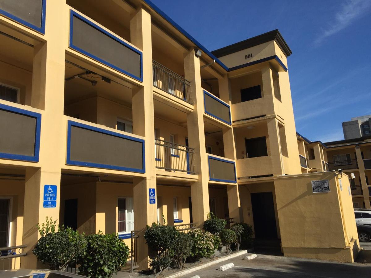 Civic Center Inn - Housity