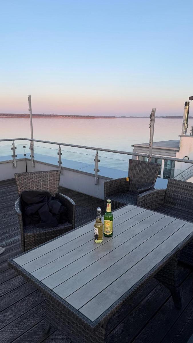 Floating-Haus Meerferien - Housity