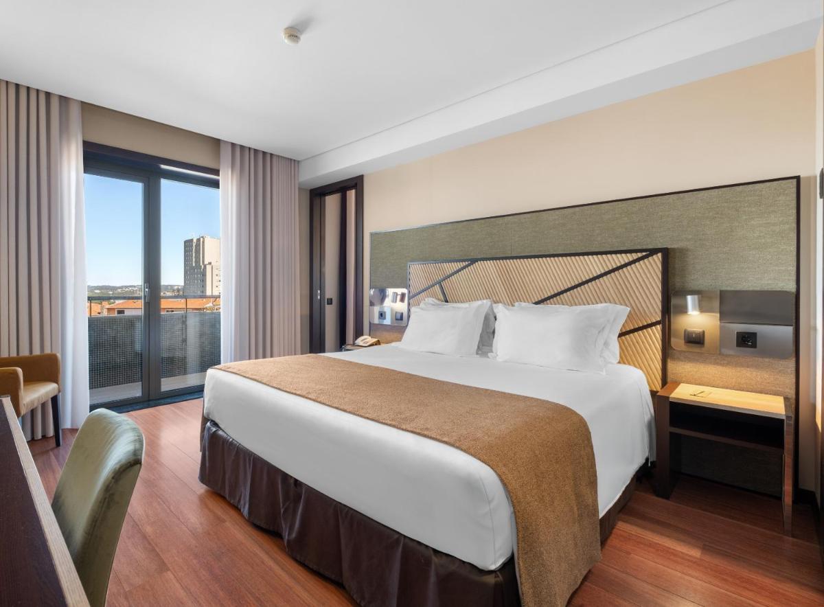 Uma cama ou camas num quarto em Axis Porto Business & Spa Hotel