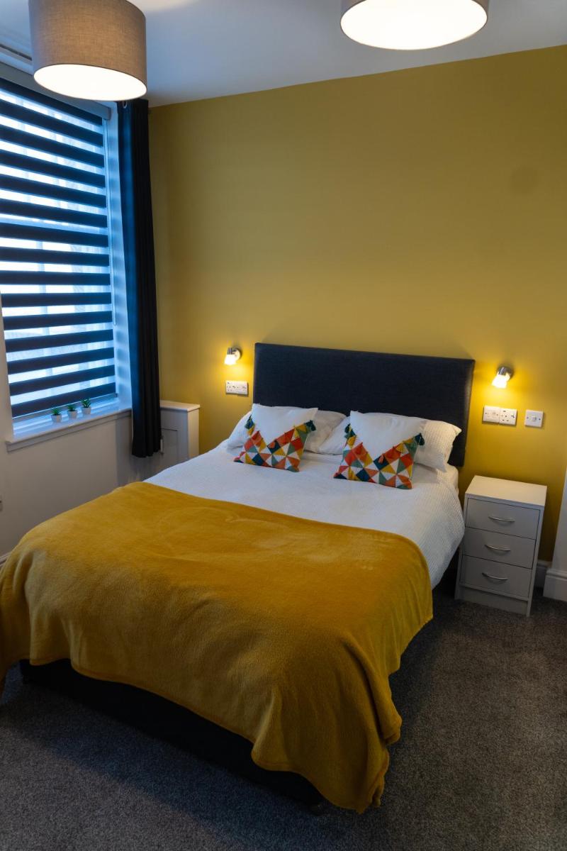 Double Ensuite Bedroom near Edinburgh - Housity