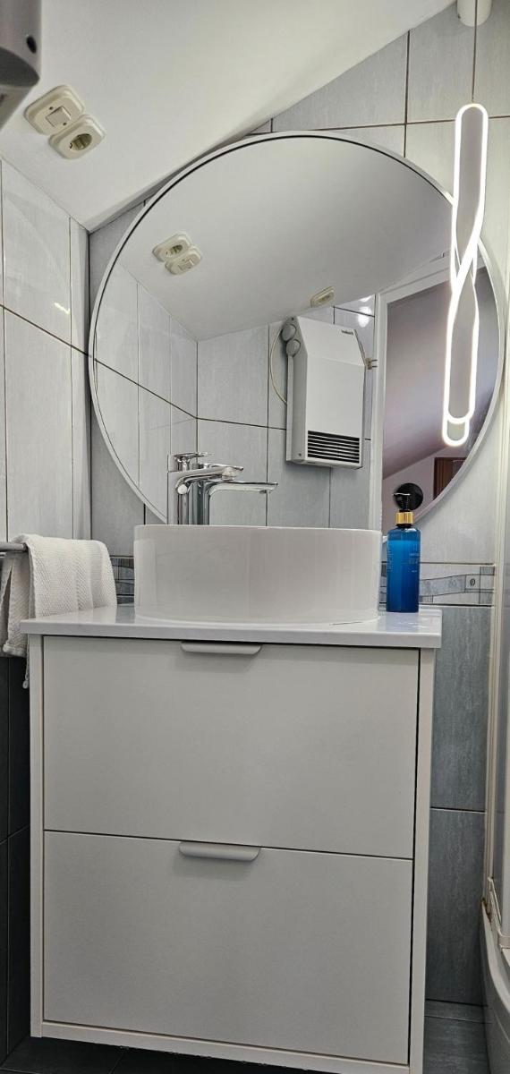 Lovely attic apartman-Melani - Housity