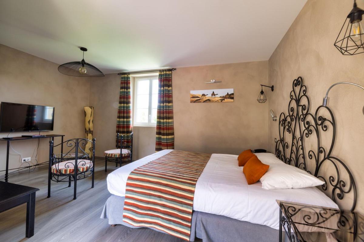Un ou plusieurs lits dans un hébergement de l'établissement Château de la Falque, The Originals Relais