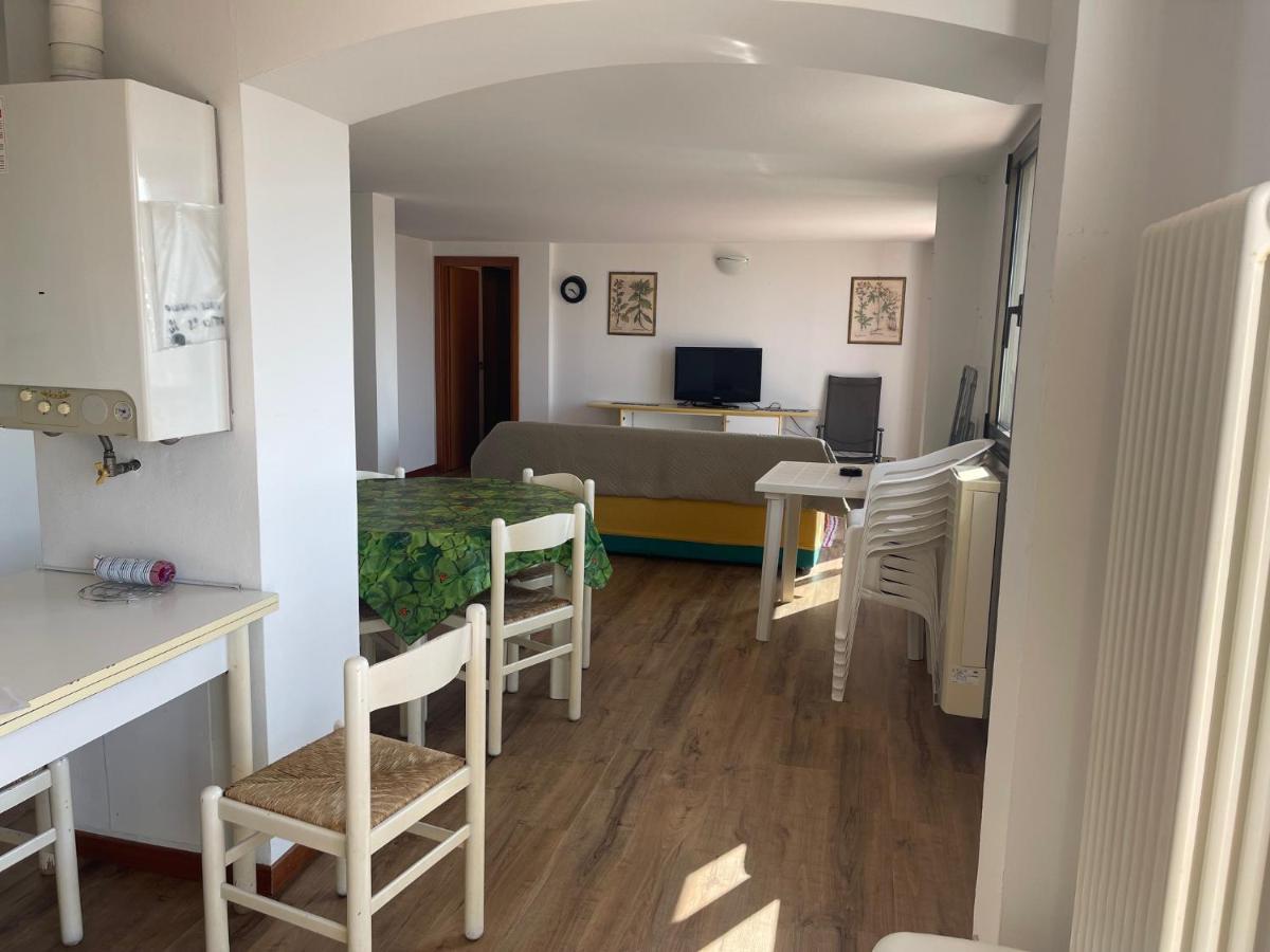 Apartament 2 bedroom with one bathroom and penthouse Apartament 3 bedroom and 2 bathroom included with umbrella and sunbeds - Housity