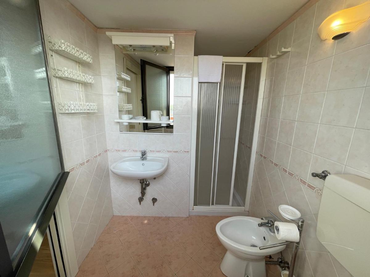 Apartament 2 bedroom with one bathroom and penthouse Apartament 3 bedroom and 2 bathroom included with umbrella and sunbeds - Housity