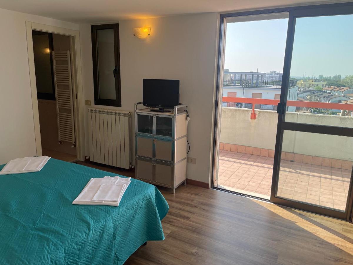 Apartament 2 bedroom with one bathroom and penthouse Apartament 3 bedroom and 2 bathroom included with umbrella and sunbeds - Housity