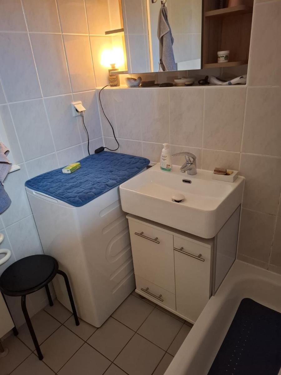 Kleine strandnahe Ferienwohnung auf dem Bakenberg Insel Rügen - Housity