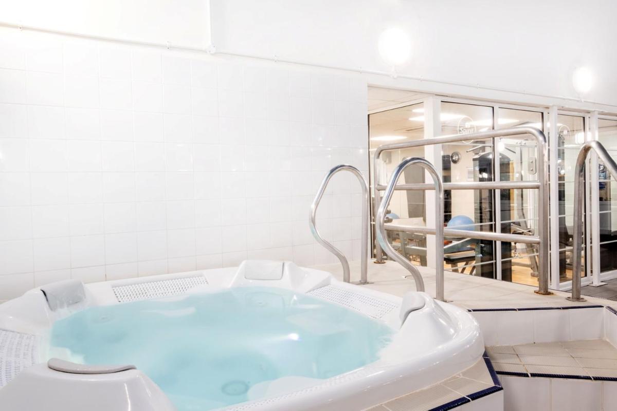 Holiday Inn Maidstone-Sevenoaks, an IHG Hotel - Housity