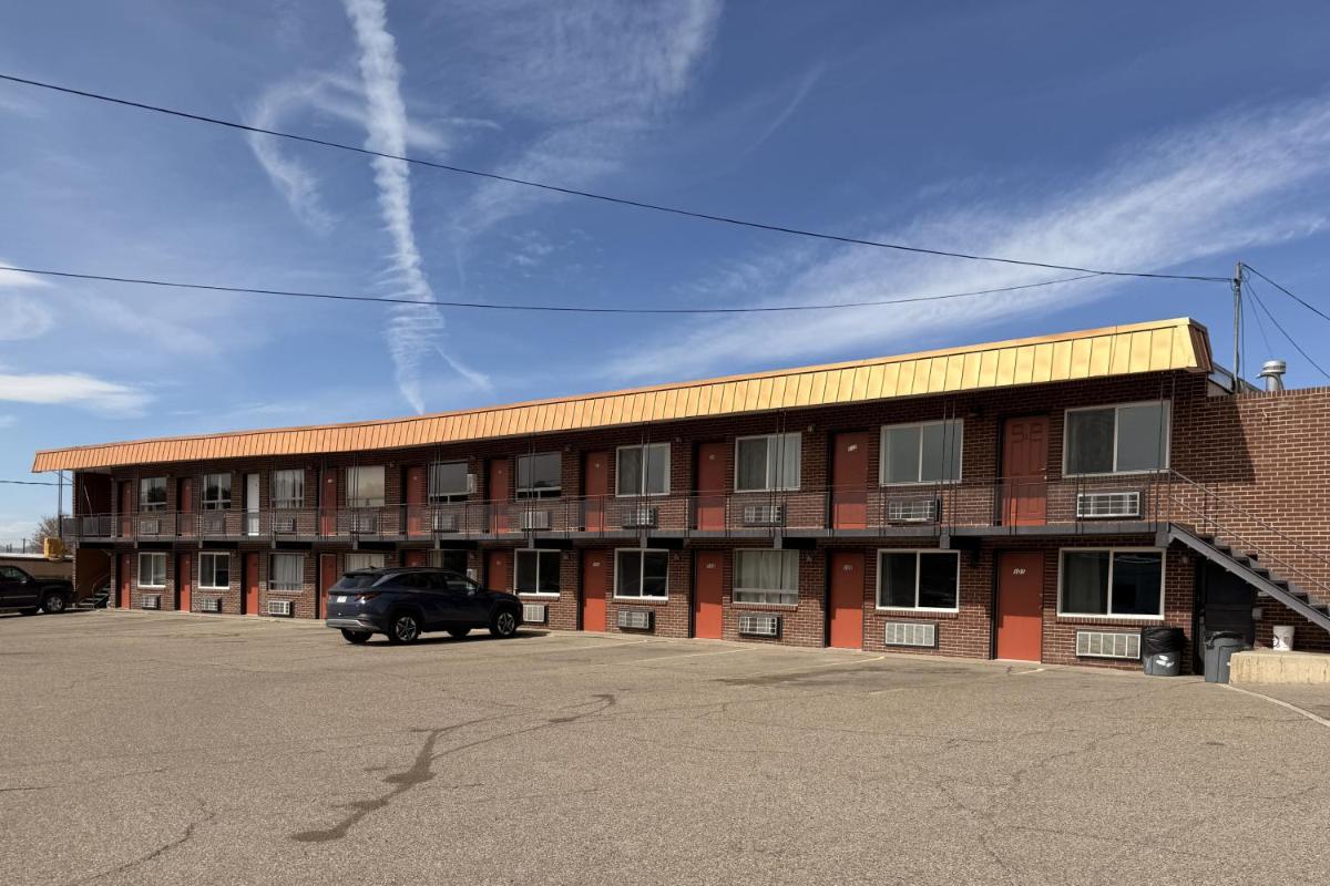 Sands Inn Rock Springs Near I-80 - Housity