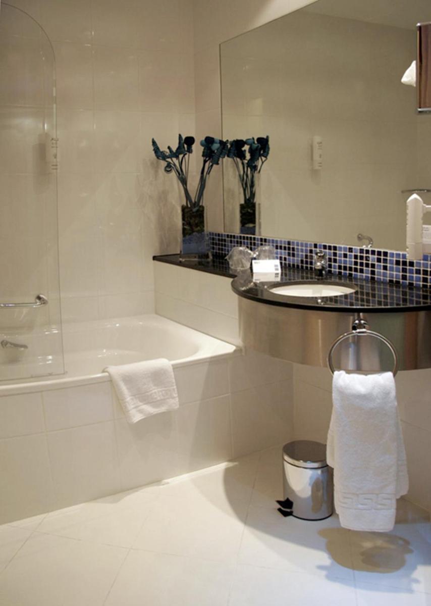 Holiday Inn Express Campo de Gibraltar-Barrios, an IHG Hotel - Housity