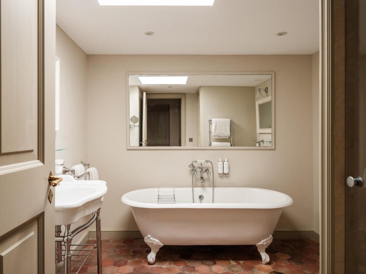 Salle de bains dans l'établissement Château de Berne