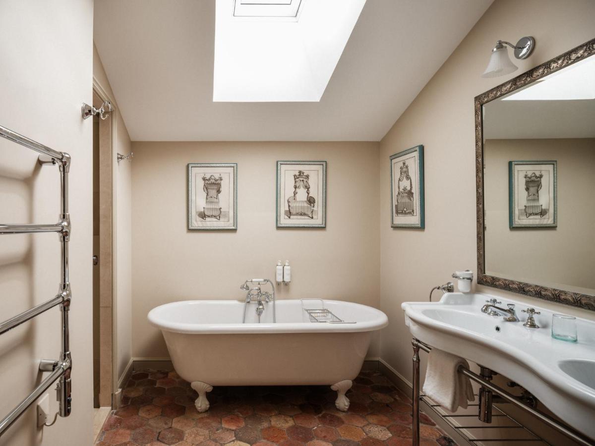 Salle de bains dans l'établissement Château de Berne