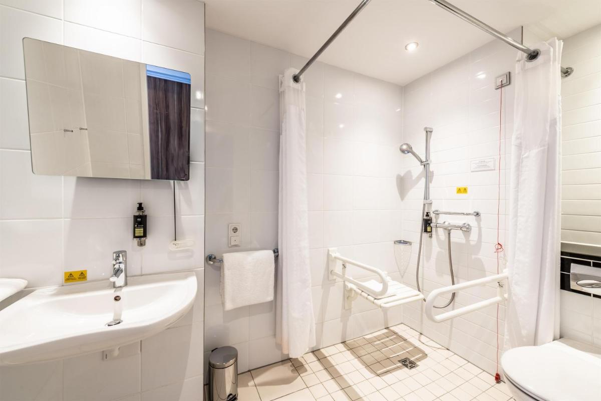 Premier Inn Hamburg City Alster - Housity