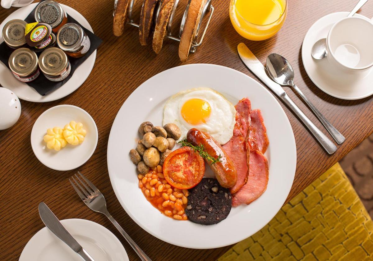 Sandford Springs Hotel and Golf Club - Housity
