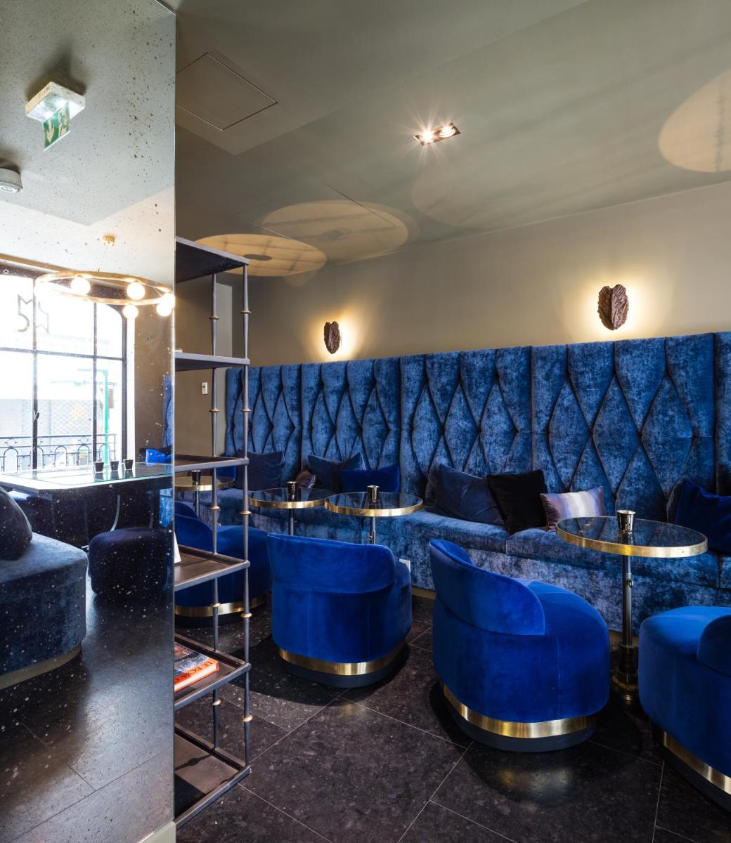 Coin salon dans l'établissement Monsieur Cadet Hotel & Spa