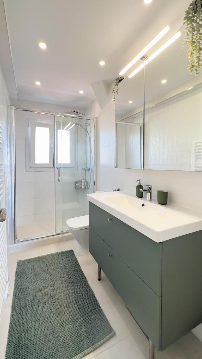 Cunit, front line with sea view - Housity