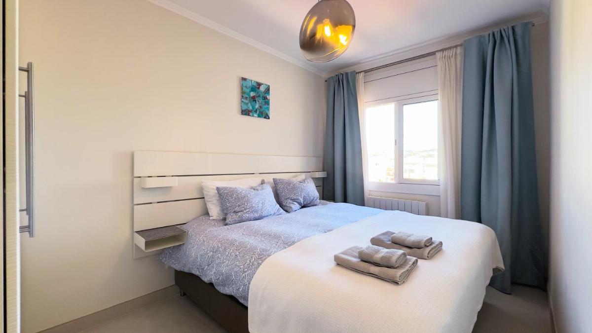 Cunit, front line with sea view - Housity