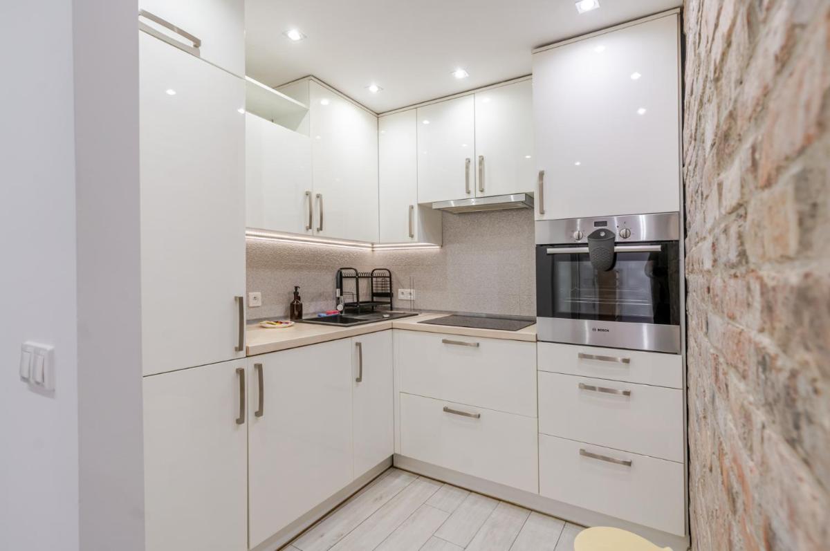 Piastów Comfort Apartment by BookingHost - Housity