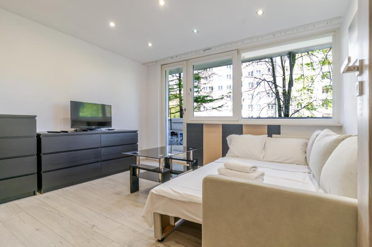 Piastów Comfort Apartment by BookingHost - Housity