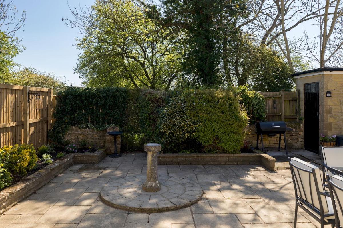 Exquisite 3 Bedroom House in Bourton on the Water - Pass the Keys - Housity