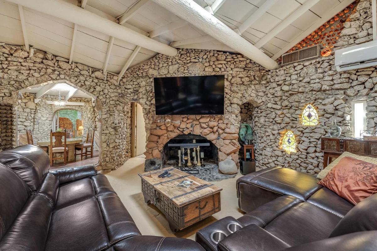 Tucson Bottle House - Both Main and Guest Houses - Housity
