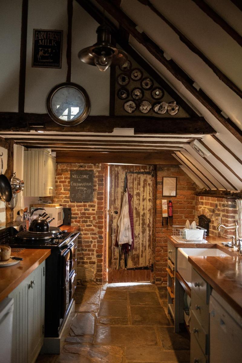 Coldharbour Cottage - Housity