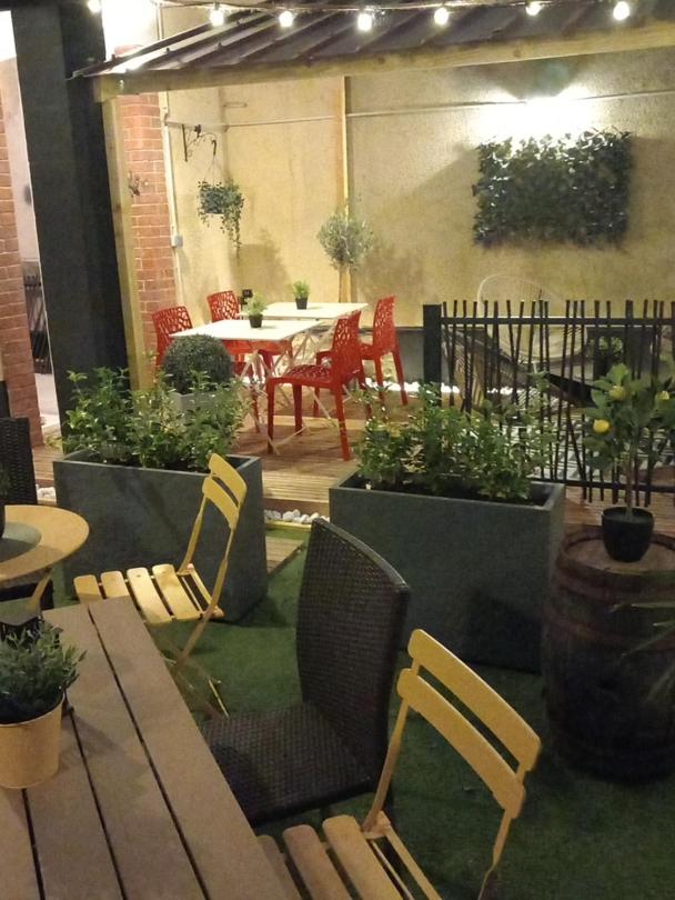VILLA 160m2 - LES LOGES DU THEATRE avec JARDIN en plein cœur d'Épernay 14PERS Max VISITE DE CAVE guidée et DÉGUSTATION CHAMPAGNE offert BIEN-ÊTRE & JEUX - Hizvo