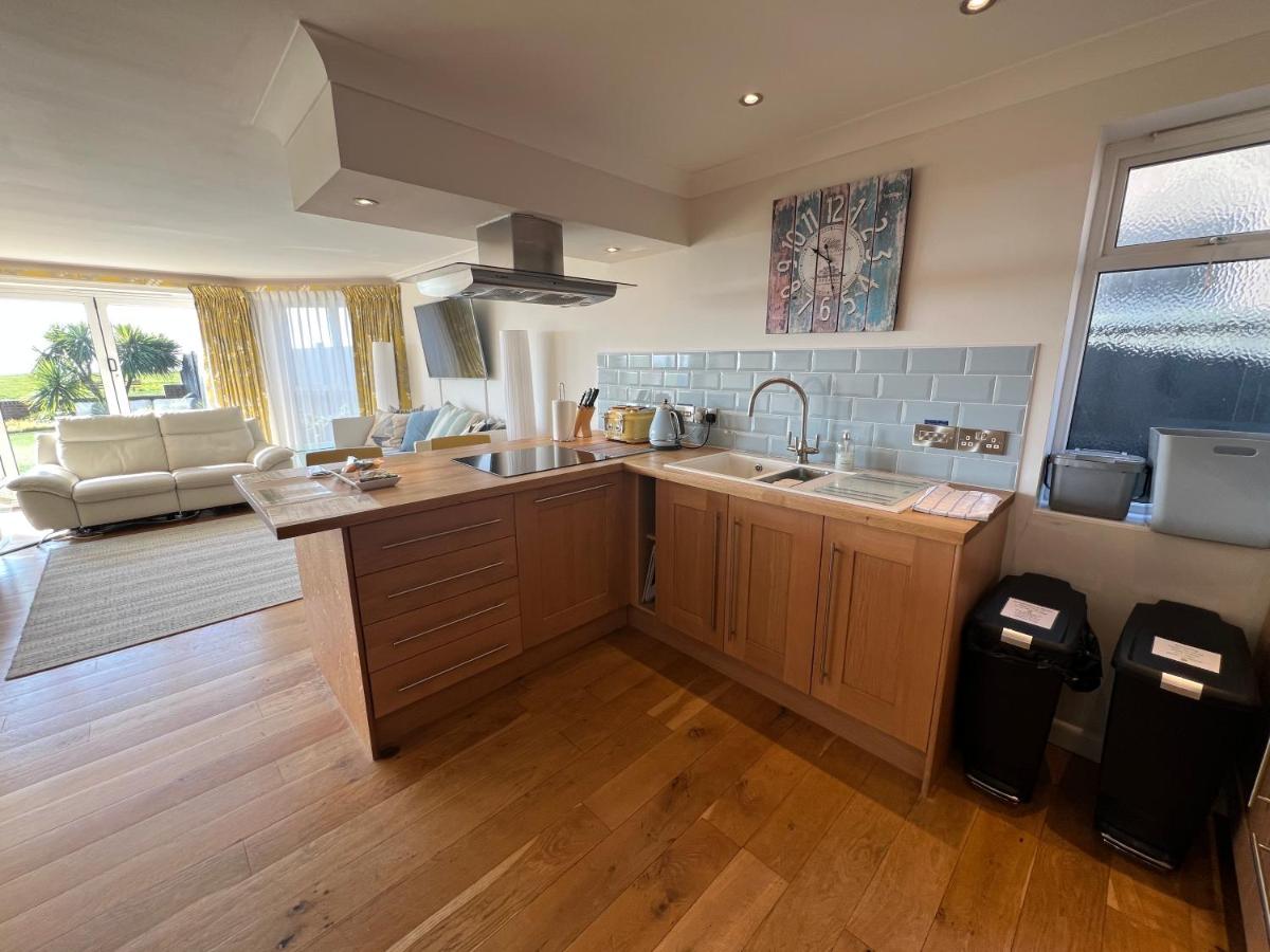 Barton on Sea self contained, stunning sea views - Housity