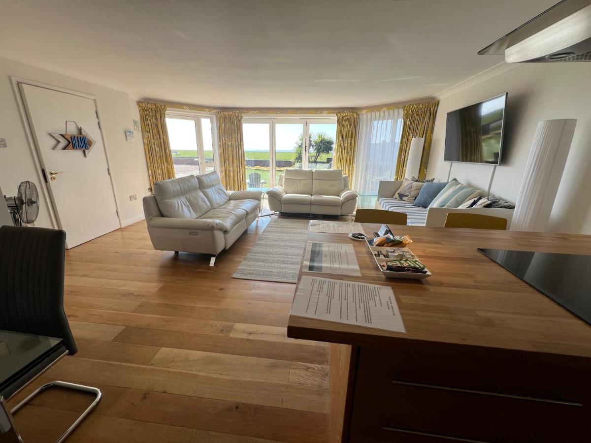 Barton on Sea self contained, stunning sea views - Housity