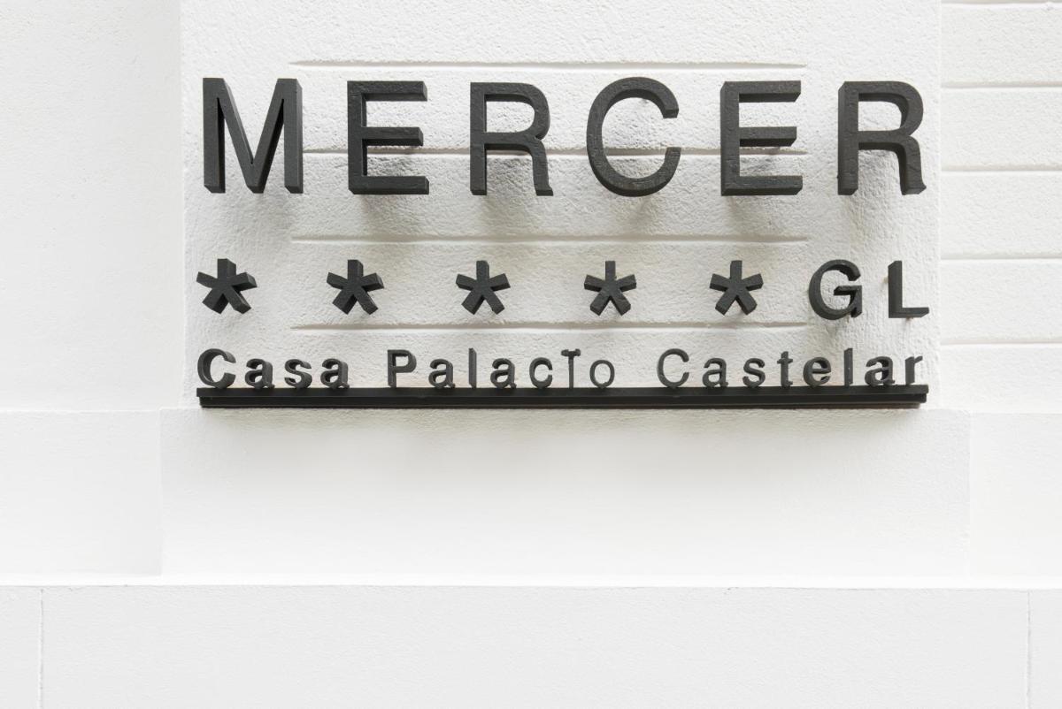 Certificado, premio, señal o documento que está expuesto en Hotel Mercer Sevilla 5 GL