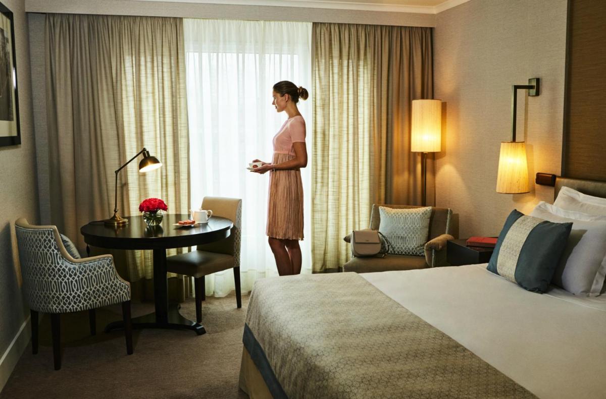 Uma cama ou camas num quarto em Corinthia Lisbon