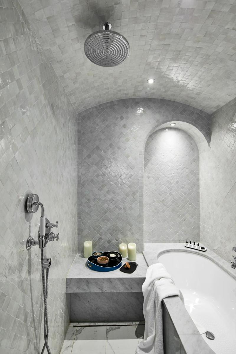 Salle de bains dans l'établissement Le Roch Hotel & Spa