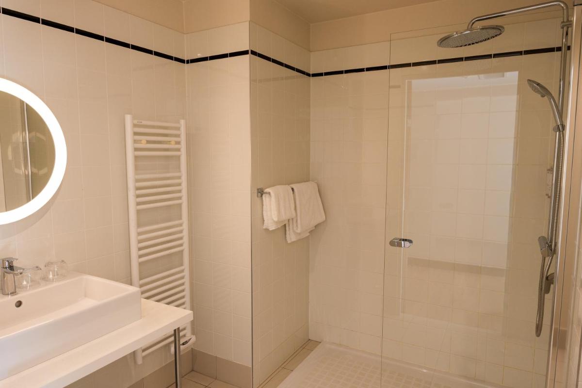 Salle de bains dans l'établissement Le Relais de La Malmaison, a member of Radisson Individuals