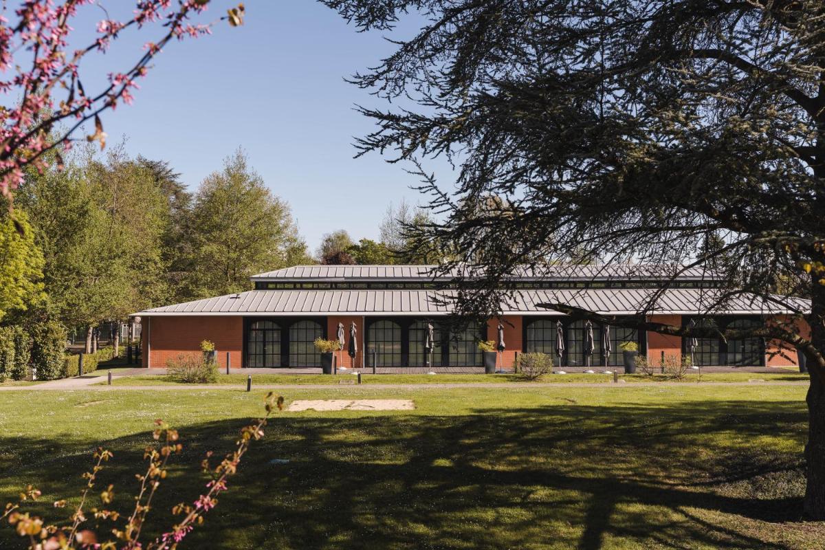 Jardin de l'établissement Le Relais de La Malmaison, a member of Radisson Individuals