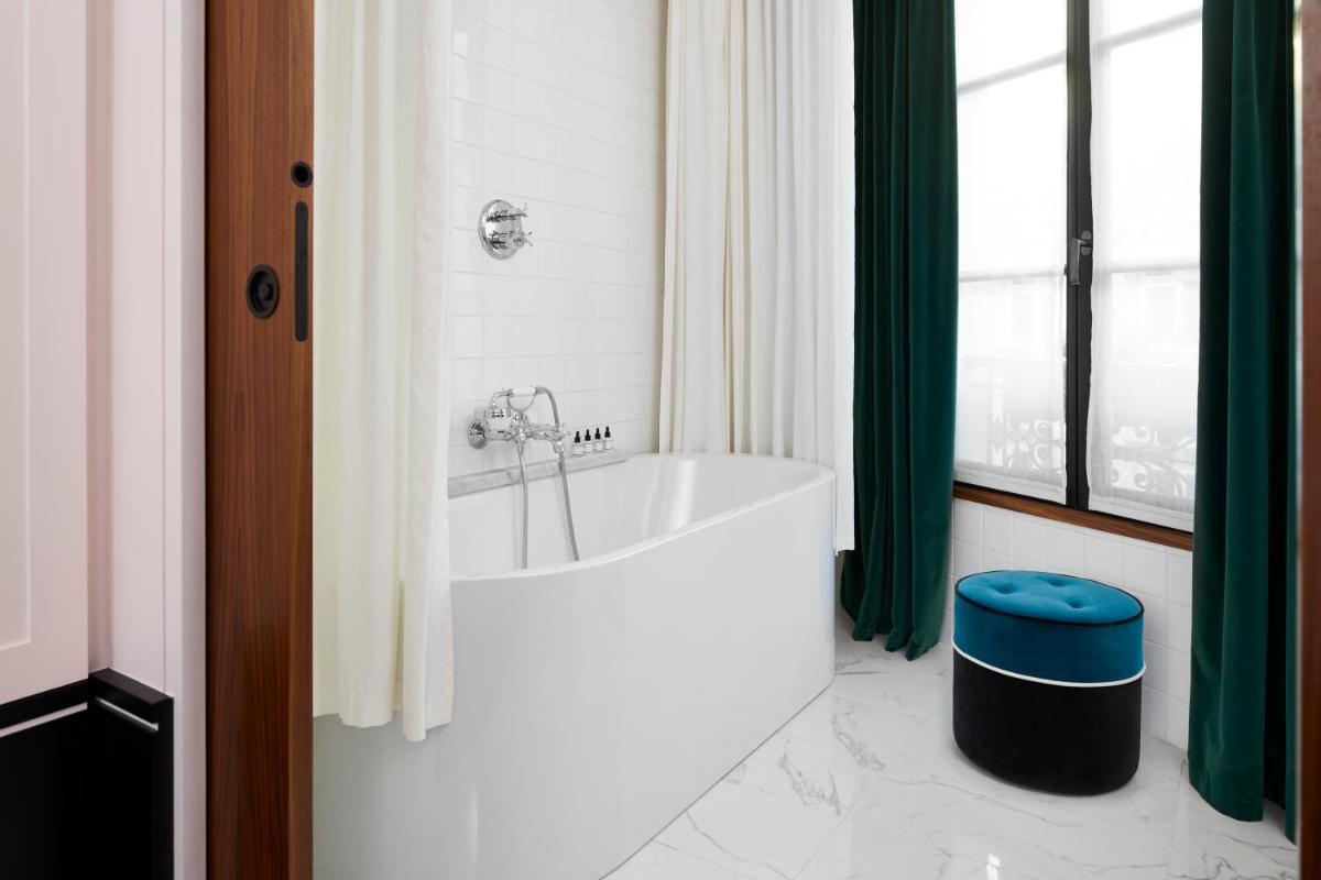 Salle de bains dans l'établissement Le Roch Hotel & Spa