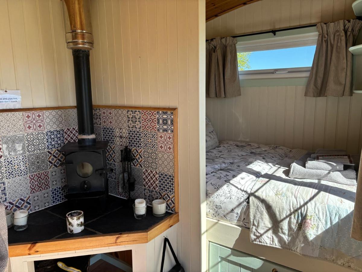 Fauld O Wheat Shepherds Hut , Loch Ken ,Off Grid - Housity
