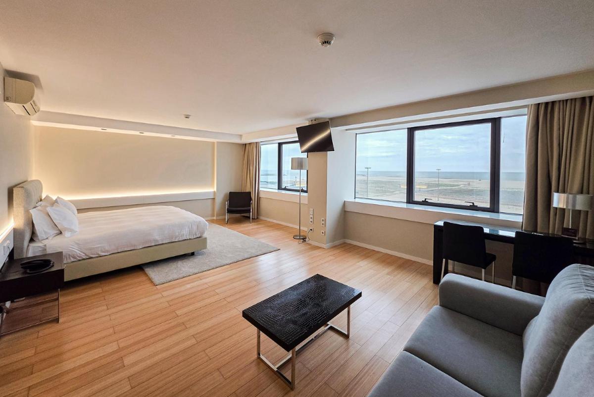 Uma cama ou camas num quarto em Sweet Atlantic Hotel & Spa