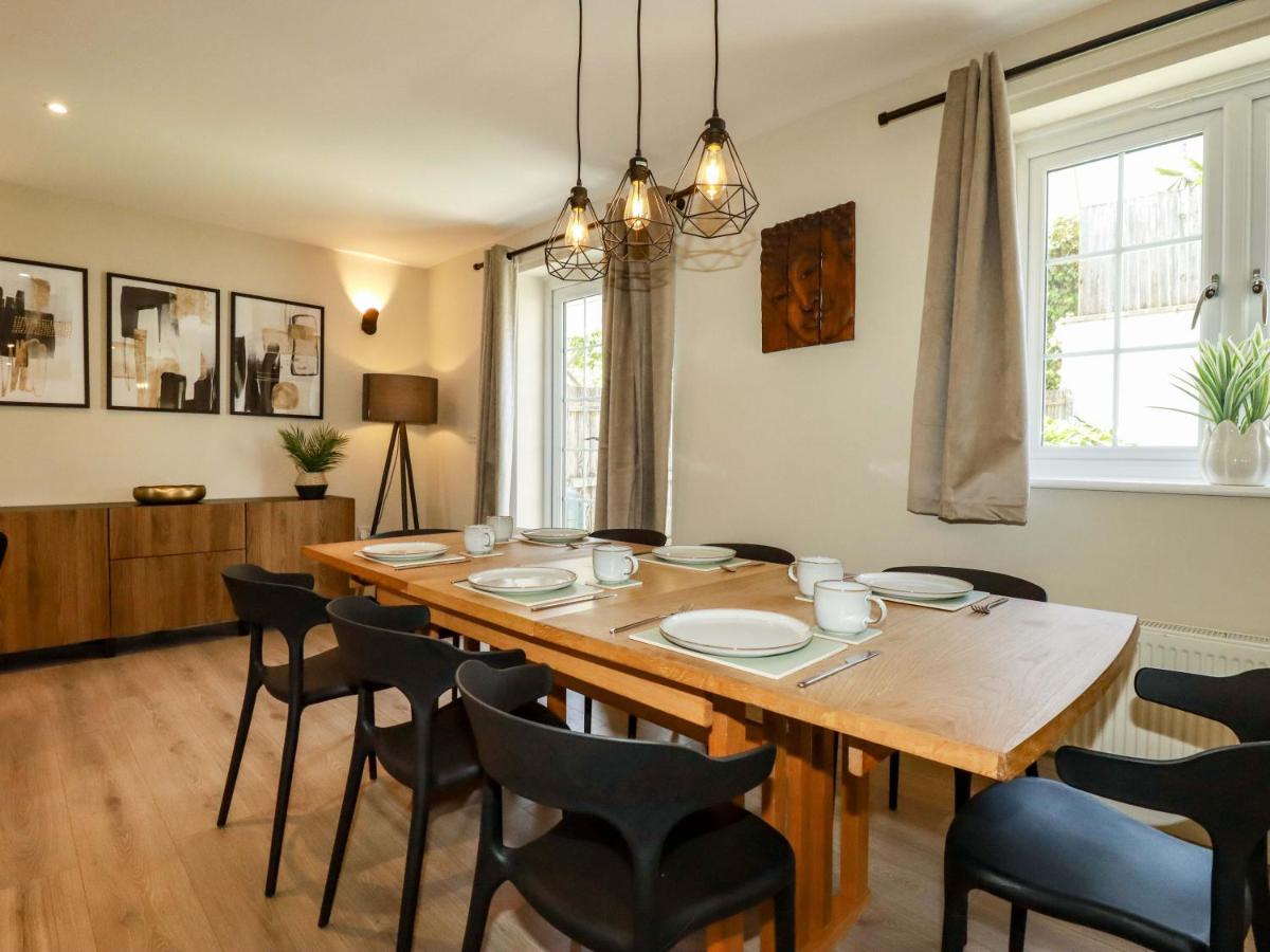 Trelawney House - Housity