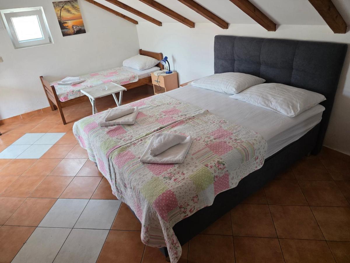 Apartments & rooms Lucie - Housity