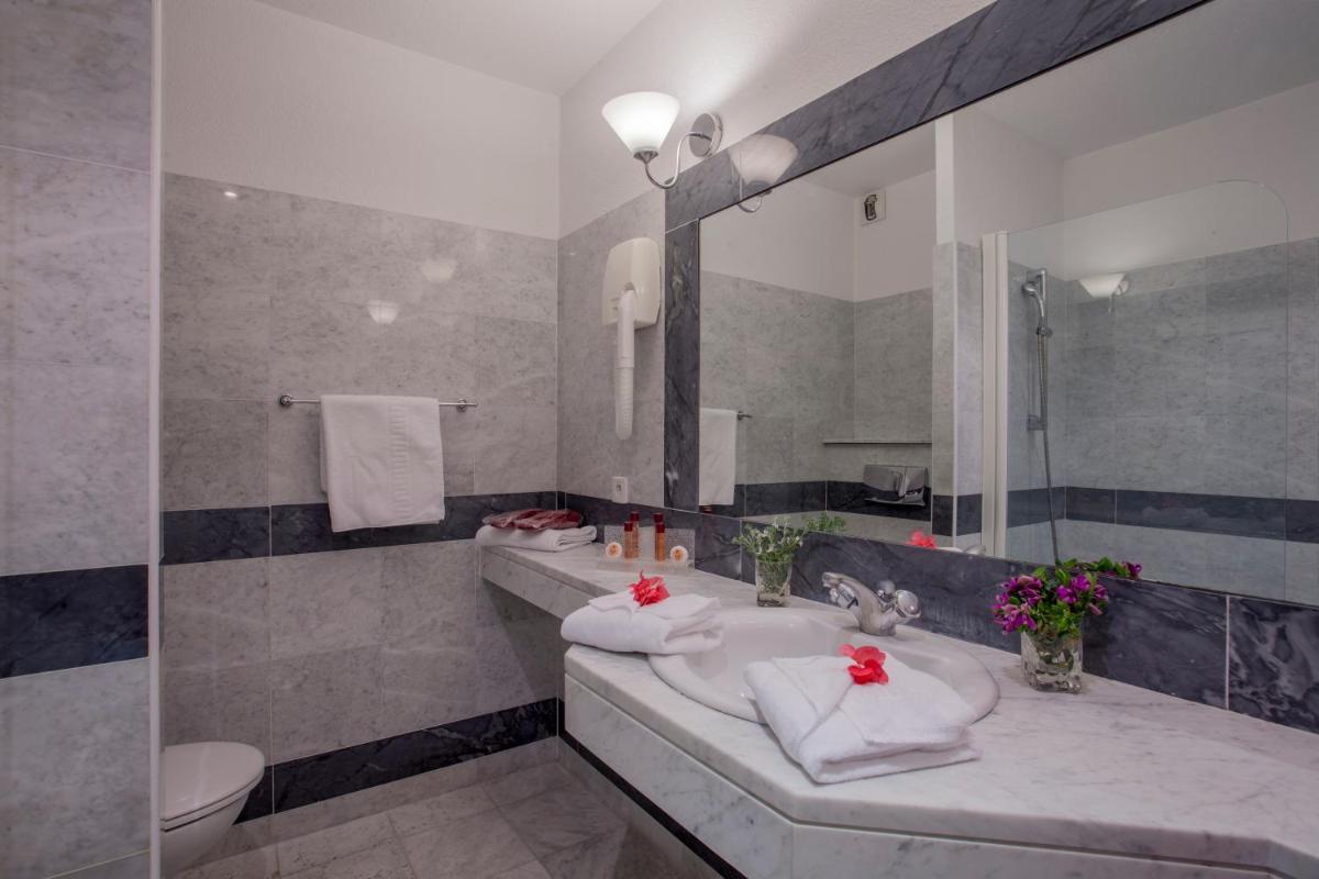 Salle de bains dans l'établissement Chez Walter