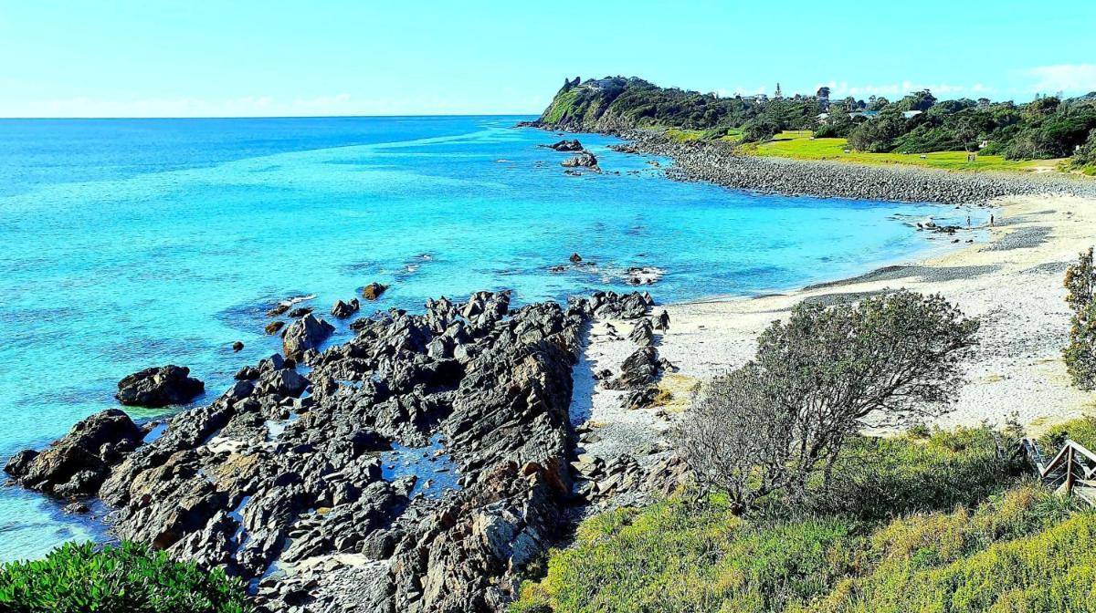 Ocean Crest On Pebbly - Winner 2024 Traveller Awards! - Housity