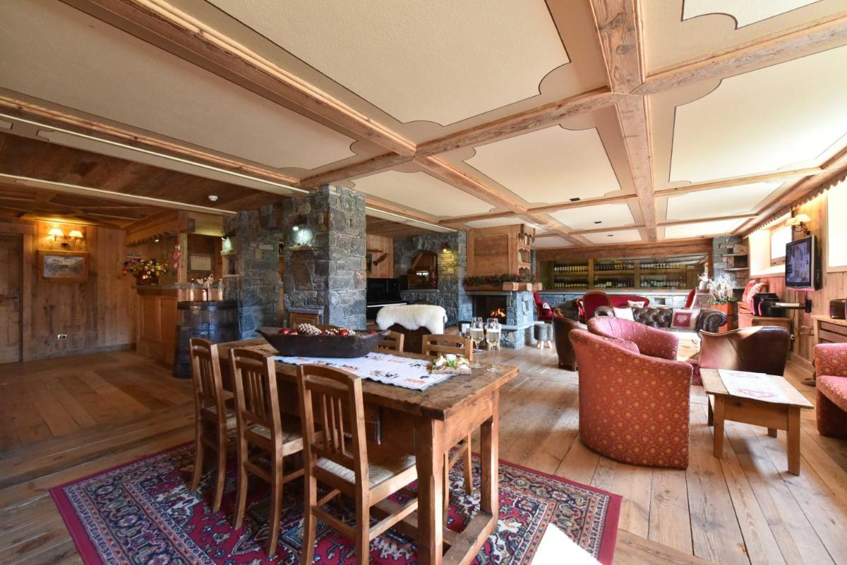 Hotel La Rouja - Housity