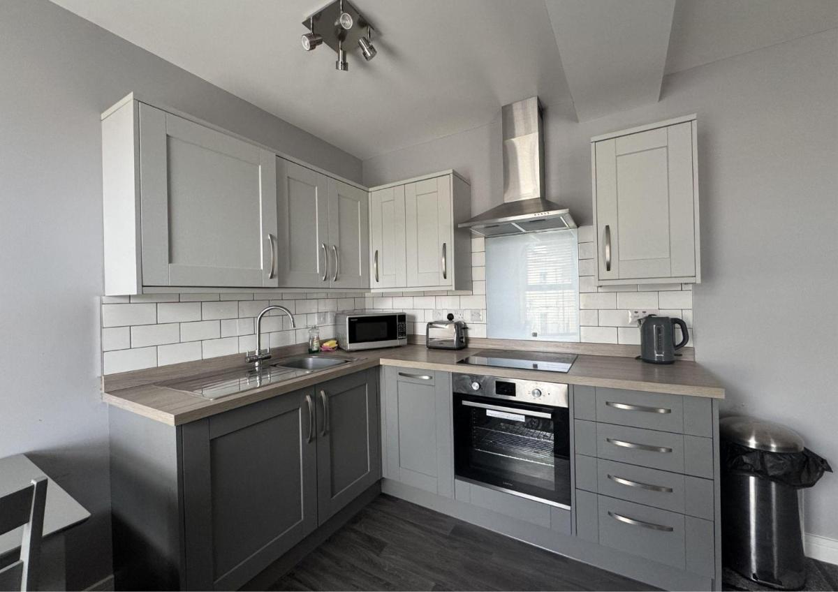 Beautiful 4 Berth Seaside Apartment In Great Yarmouth, Norfolk Ref 99006S - Housity