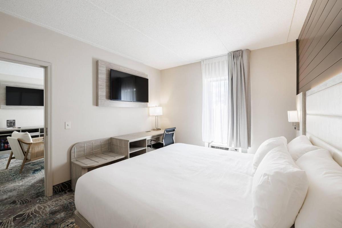 Oakfield Hotel & Suites Rochester, an Ascend Collection Hotel - Housity