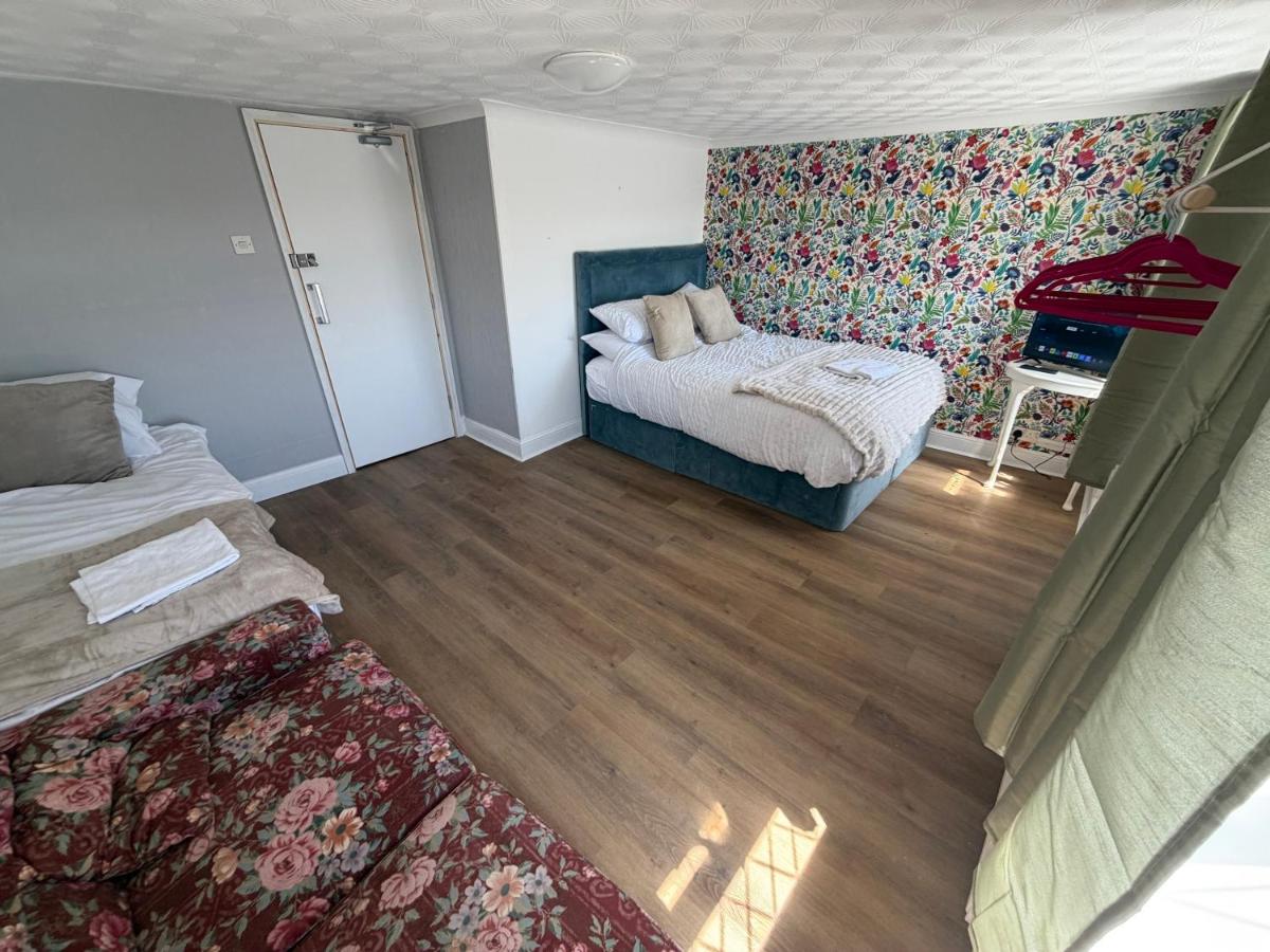 OYO Prince of Wales Country Hotel - Housity