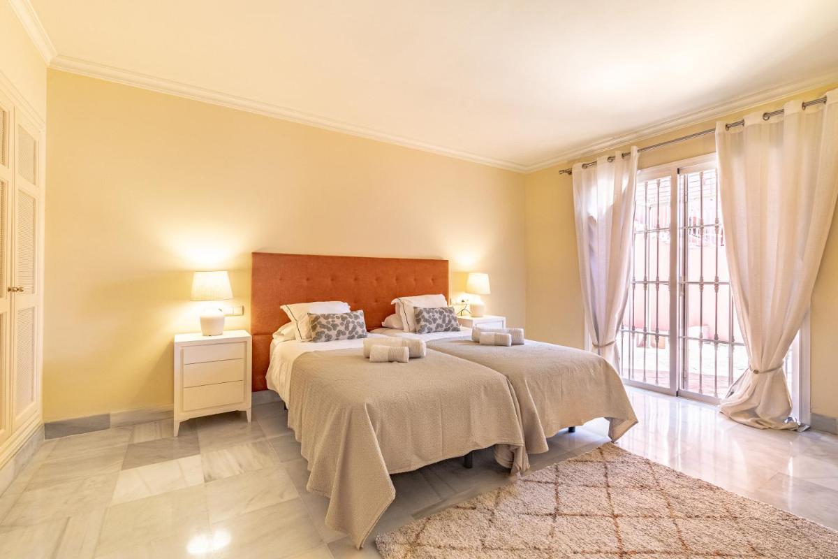 Elegant Golf Apt, Peace, Pool, Panoramic Views - Housity