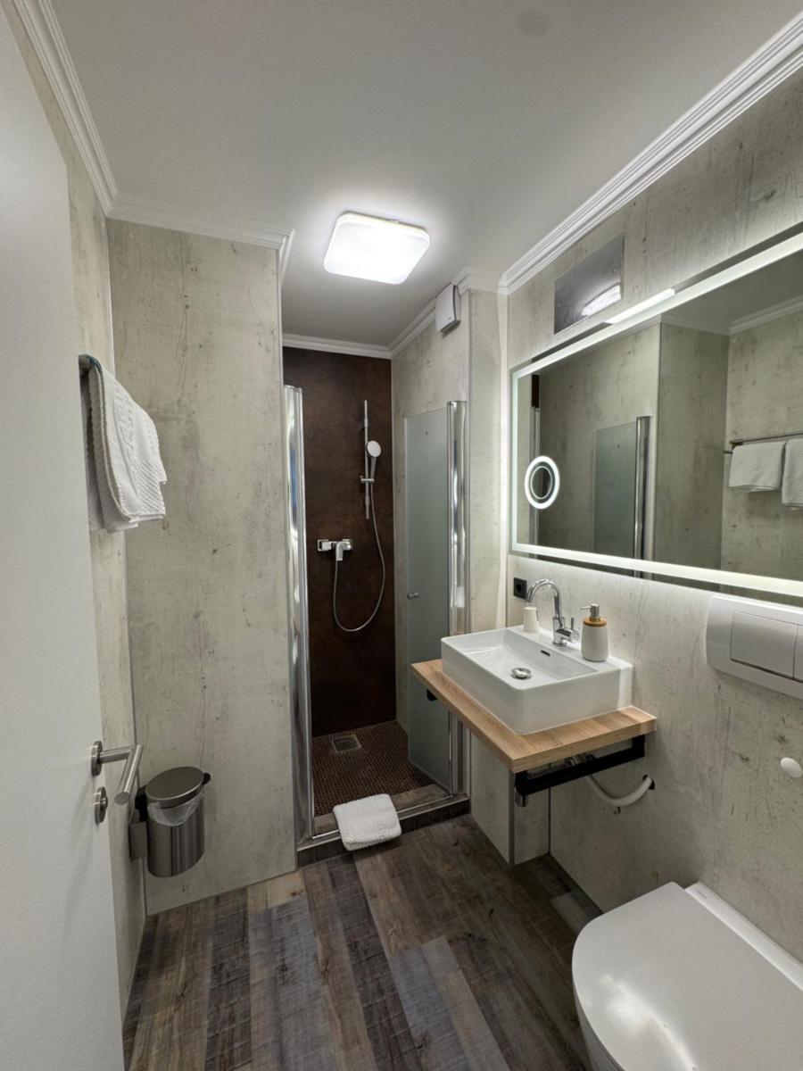 Hotel Franken - Housity