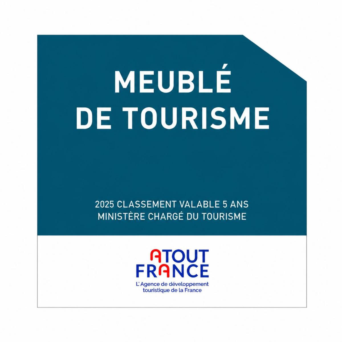 Disponible - Appartement Entier Rénové - Grand Parking gratuit, Tout équipé, Confortable, Netflix et Amazon Prime Gratuits et Illimités, Matelas Emma, Lave Linge, Vue sur la Vallée, RDC - Housity