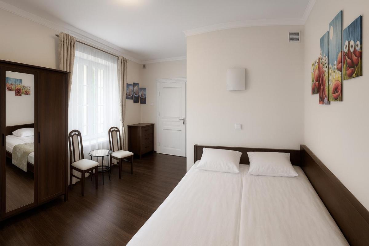Willa Różana - Apartamenty i Pokoje Gościnne - Housity