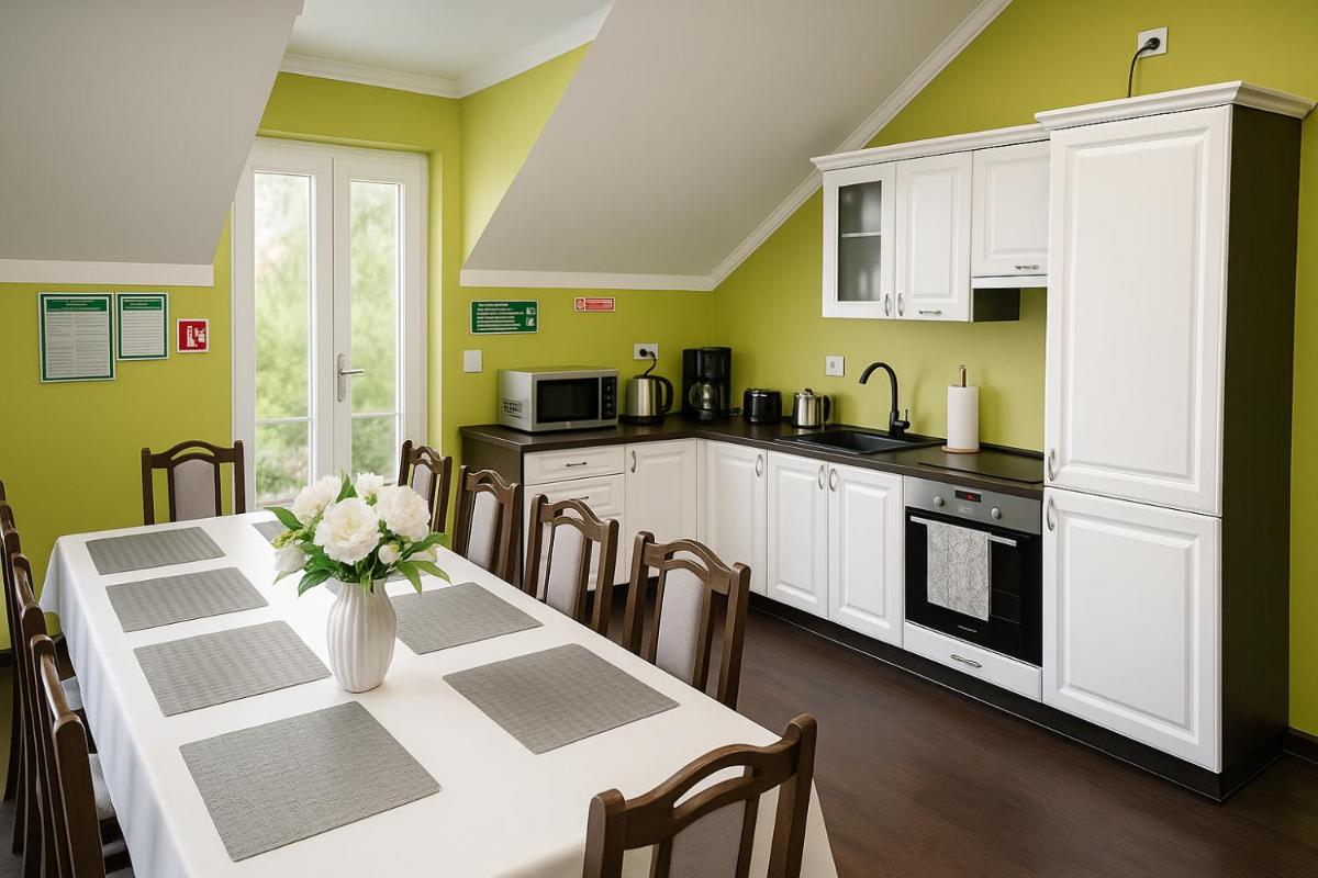 Willa Różana - Apartamenty i Pokoje Gościnne - Housity