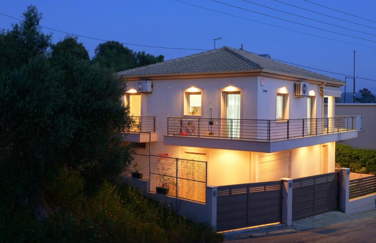 Gianna's Villa Gialova - Housity